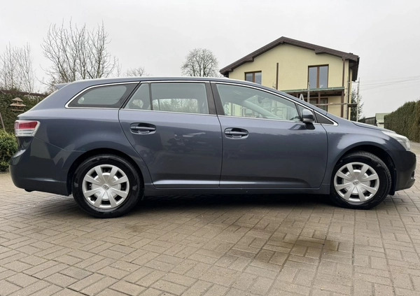 Toyota Avensis cena 19999 przebieg: 330000, rok produkcji 2009 z Bierutów małe 29